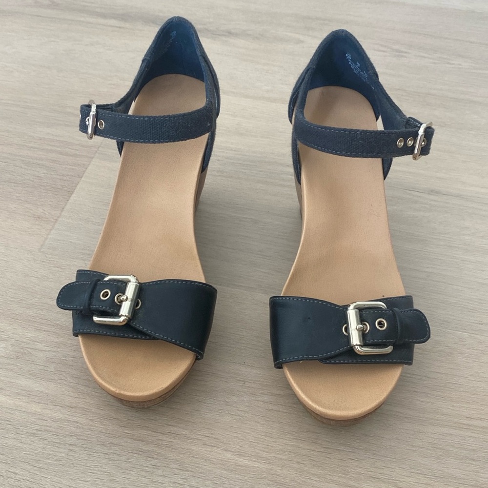 Black Dr. Scholl’s wedge sandals size 6